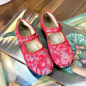 23 . Vintage 🌸 90s Asian Red Floral Mary Janes